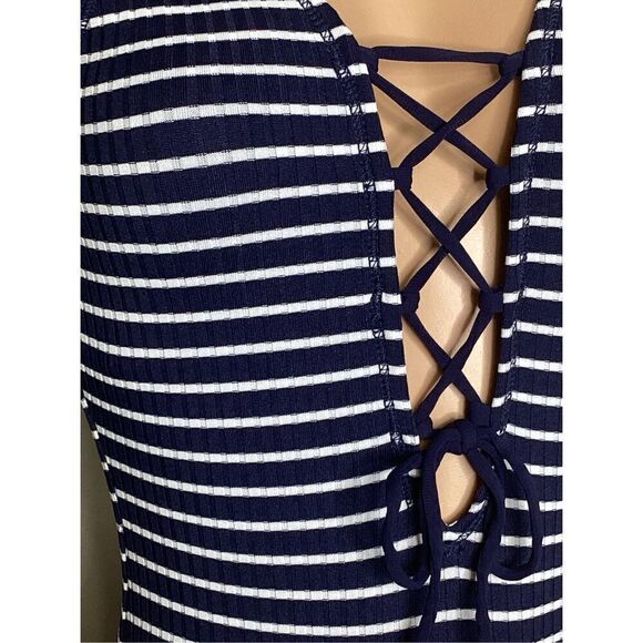 New. Robin Piccone plunge neck lace-up swimsuit. Size 4. Retails $179 - Picture 9 of 12